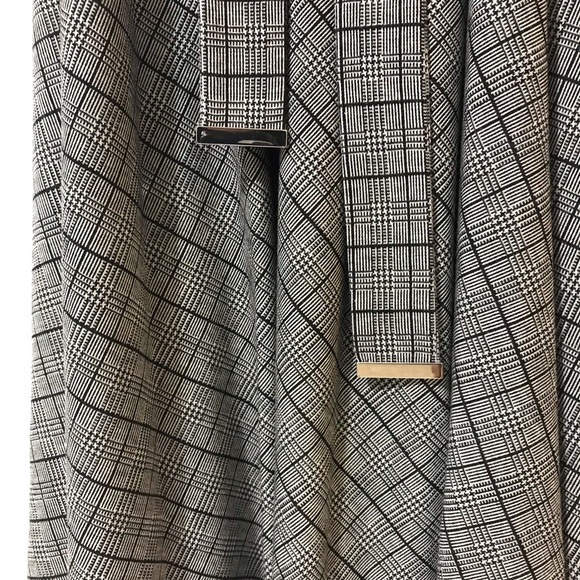 Calvin Klein
Belted Stretch Midi Dress - Picture 14 of 15